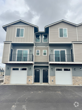 Building Photo - 2600 Racquet Ln