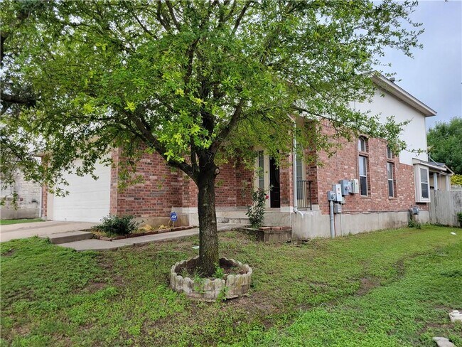 Foto del edificio - 312 Sweet Leaf Ln