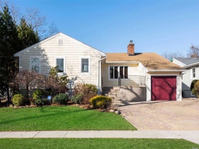 Primary Photo - 40 Eastwood Ln
