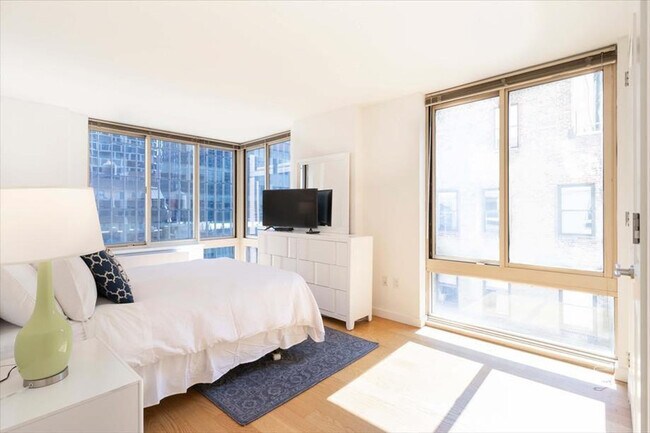 Foto del edificio - 254 W 54th St