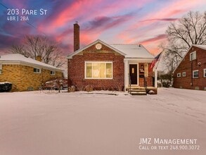 Building Photo - 203 Pare St