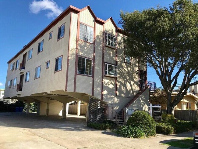 Foto del edificio - 1106 Laguna Ave