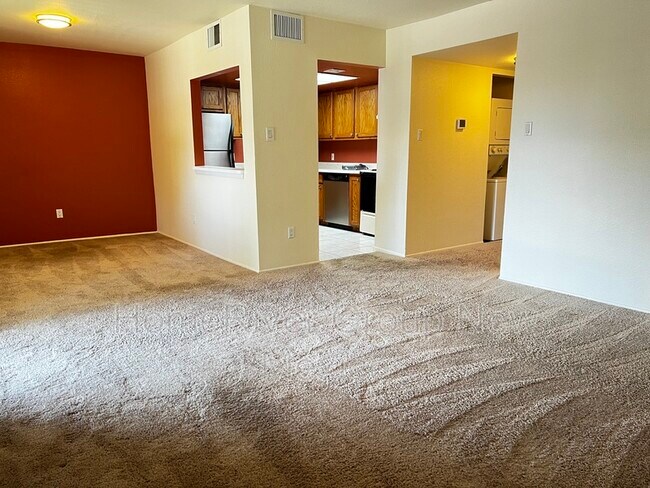 Foto del edificio - 939 Country Club Dr SE