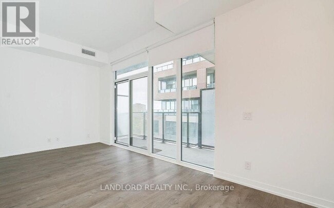 Building Photo - 270 Dufferin St