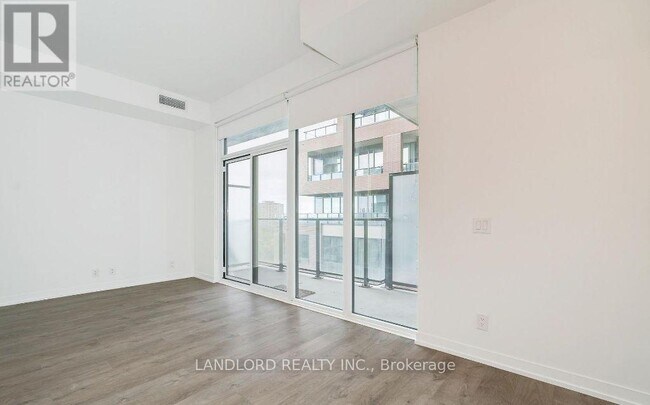 Photo du bâtiment - 270 Dufferin St