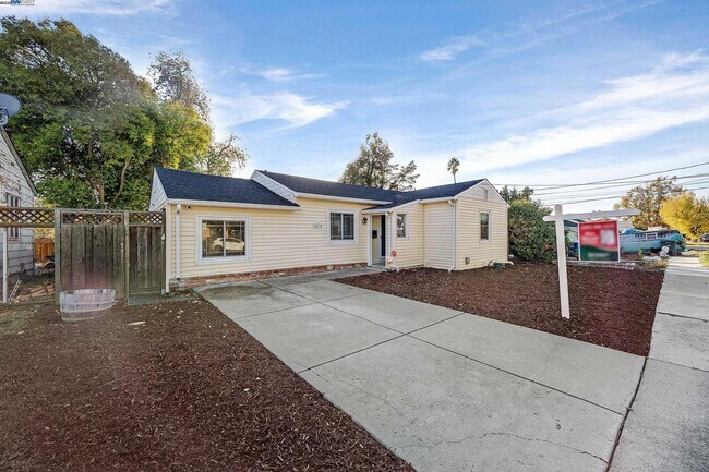 Foto del edificio - 2438 Upland Dr