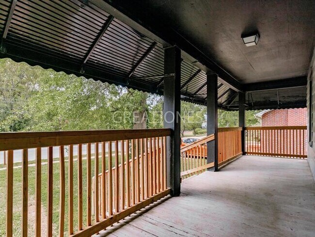 Building Photo - 392 Caulder Ave