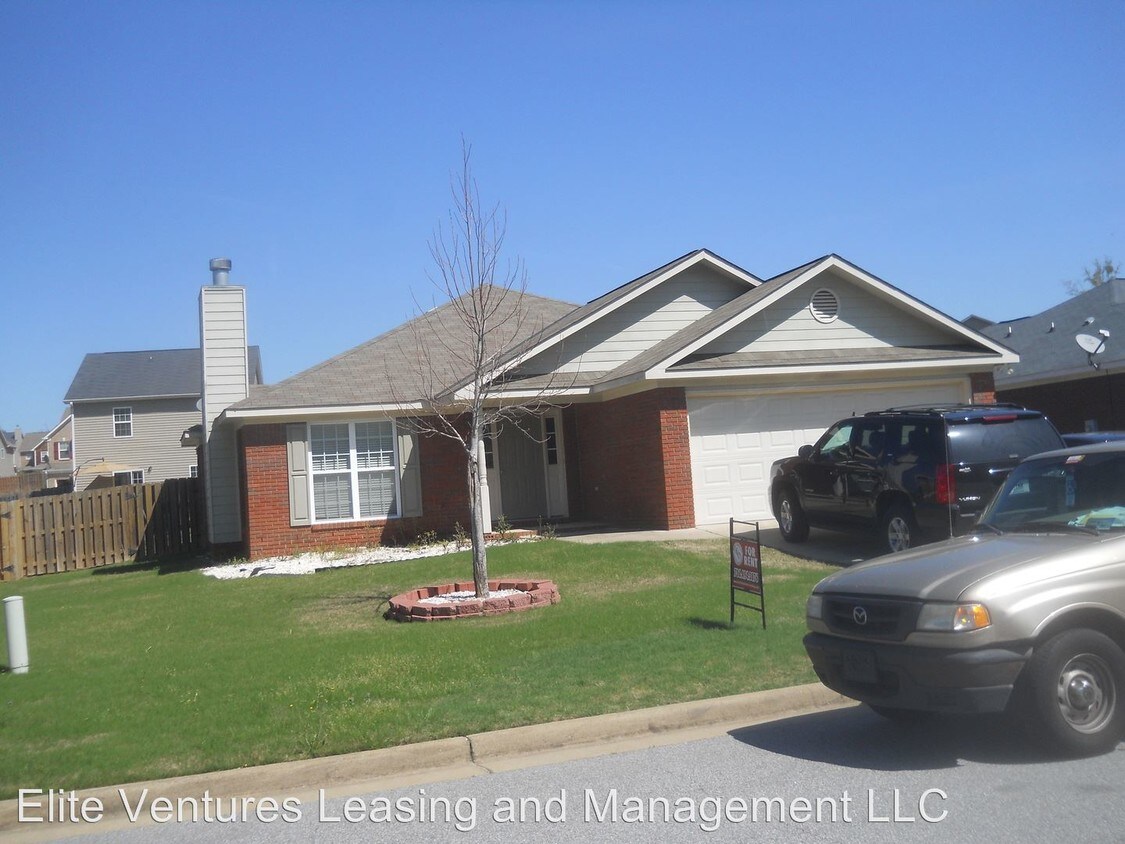 Primary Photo - 3 br, 2.5 bath House - 13 Brentwood