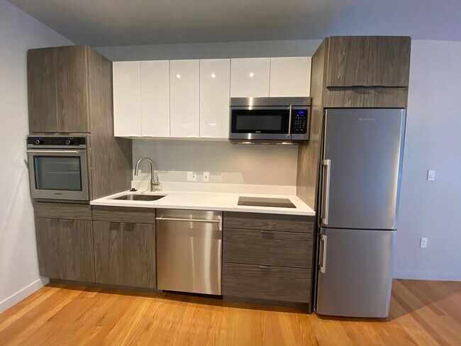 Building Photo - 145 Munroe St