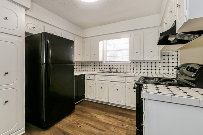 Building Photo - Spacious Home in Sherwood