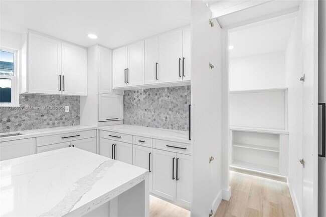 Foto del edificio - 216 NE 160th St