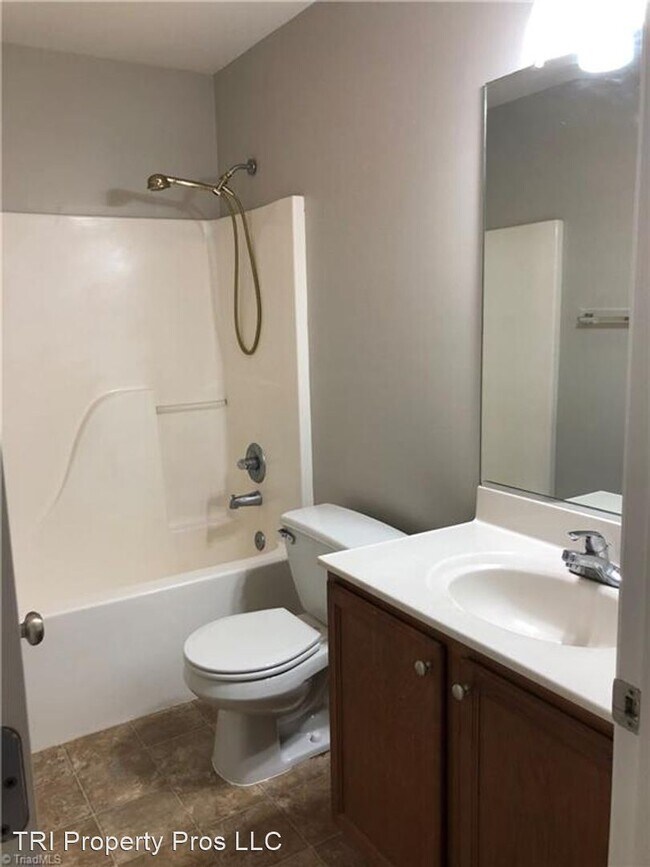 Foto del edificio - 3 br, 2 bath House - 614 3 Oaks Drive