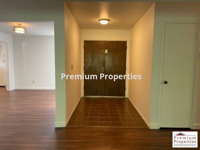 Building Photo - 949 San Simeon Dr