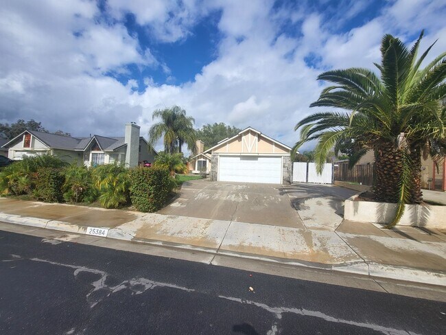 Foto del edificio - 3 BR, 2 BA Single Story - Moreno Valley