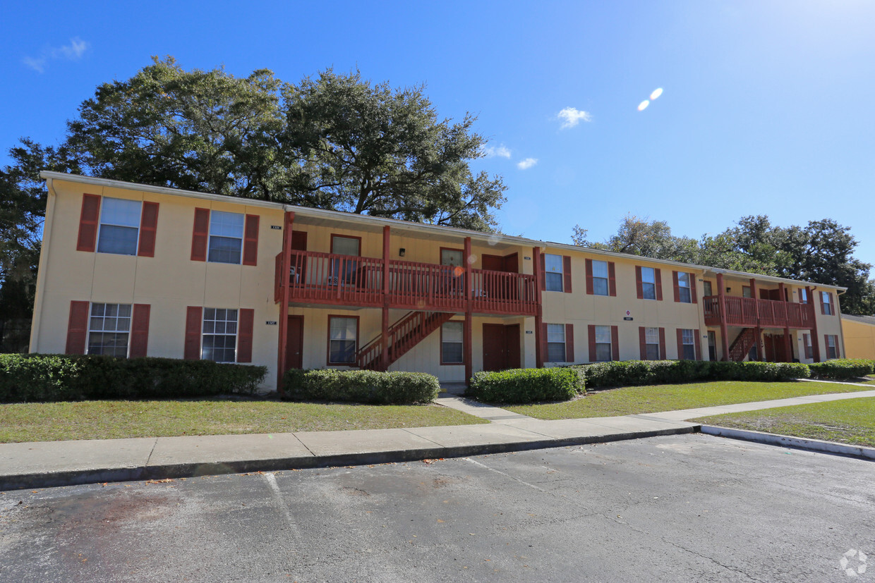 Primary Photo - Country Oaks Apartments