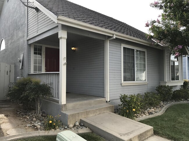 Building Photo - 1921 Hearthstone Ln