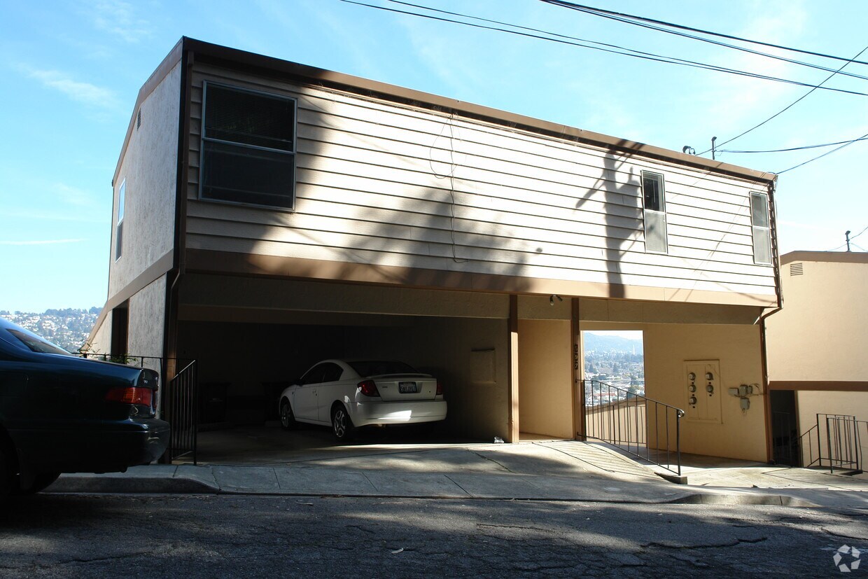 Building Photo - 597 Jackson St