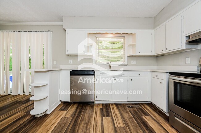 Building Photo - 2315 Japonica Dr
