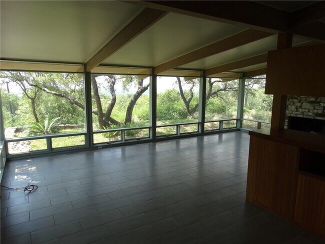 Building Photo - 4610 Crestway Dr