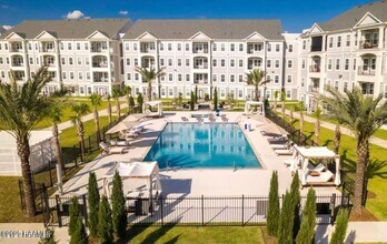 Building Photo - 1521 Camellia Blvd