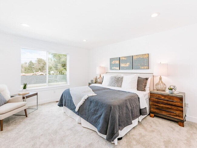 Foto del edificio - Beautiful 4 Bedroom Townhome in Englewood