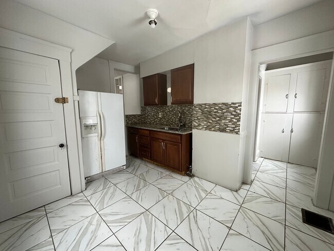 Building Photo - Brooklyn 4-Bed Single-Family - Available Now