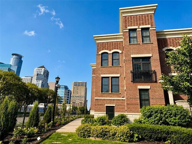 Building Photo - 511 S 10th St