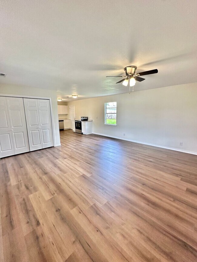 Foto del edificio - COMING SOON! Remodeled 3 Bedroom Home For ...