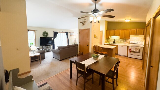 Foto del edificio - 1411 Watercress Cir