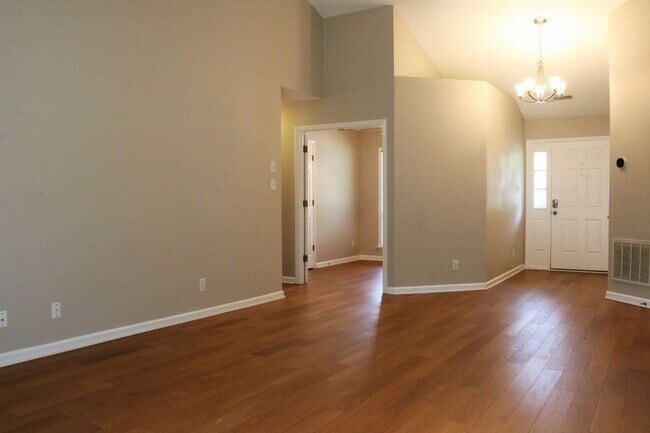 Foto del edificio - Lovely 3 bed, 2 bath with fenced yard minutes from everything in Durham!