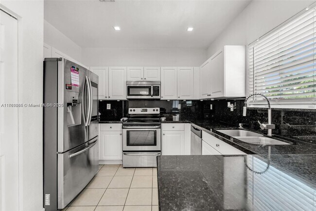 Foto del edificio - 9371 SW 221st St