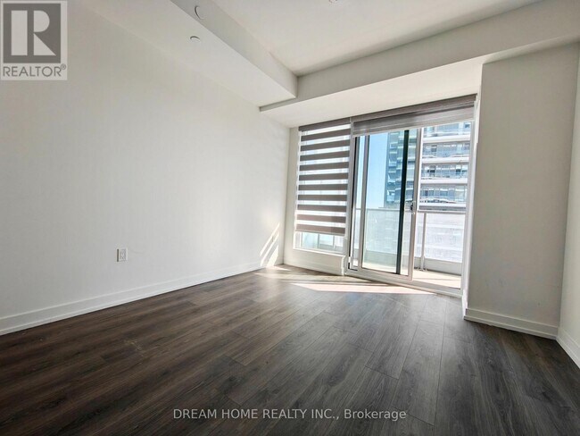 Building Photo - 7 Golden Lion Heights