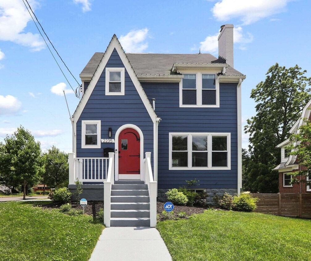 Room in 5 Bedroom Home at 2235 Quincy St Ne House Rental in