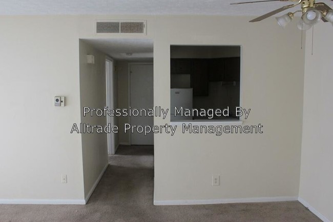 Building Photo - 2354 Grinstead Dr