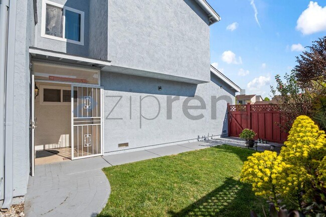 Foto del edificio - 37789 Essanay Pl