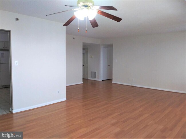 Foto del edificio - 3709 S George Mason Dr