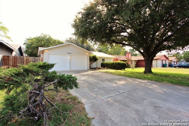 Building Photo - 2934 LAKEBRIAR ST