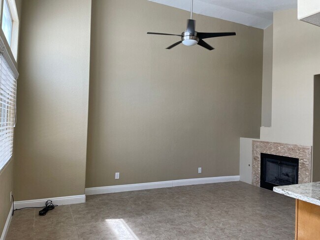 Foto del edificio - 1 story home, 4brs, 2bath, 2cg