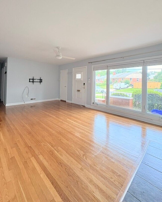 Building Photo - 9714 Admiralty Dr
