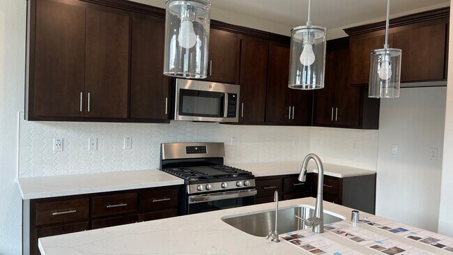 Foto del edificio - 616 Whisper Ln