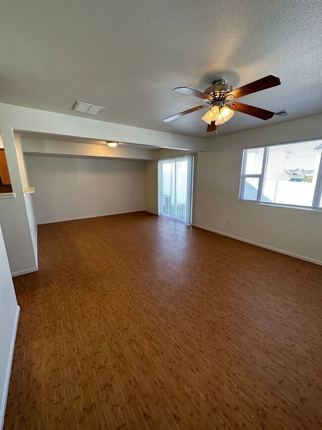 Foto del edificio - 3 BEDROOM, 2.5 BATHROOM SOUTH PARK TWINHOME WITH ATTACHED 2 CAR GARAGE