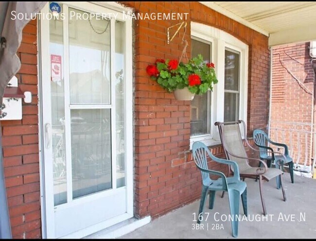 Photo du bâtiment - **Bright & Spacious 3-Bedroom Home with A/C, Laundry & Parking**