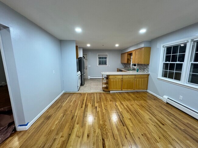 Building Photo - 285 Bartlett St