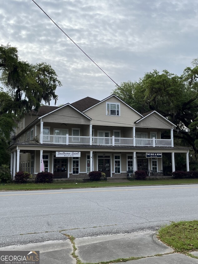 Primary Photo - 708 Osborne St