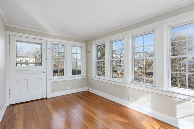 Foto del edificio - 647 Fairview Ave NE