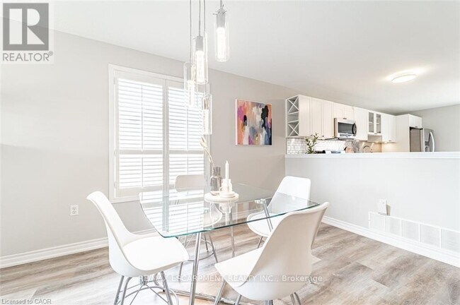 Photo du bâtiment - 12 Shadetree Crescent