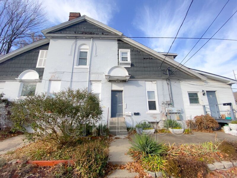 Primary Photo - 220 E Delaware St