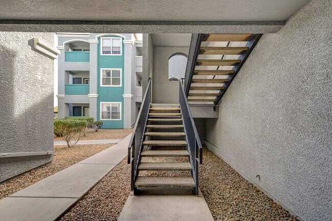 Foto del edificio - LOCATION! LOCATION! LOCATION! Move-in ready 2-bedroom condo in Centennial Hills!