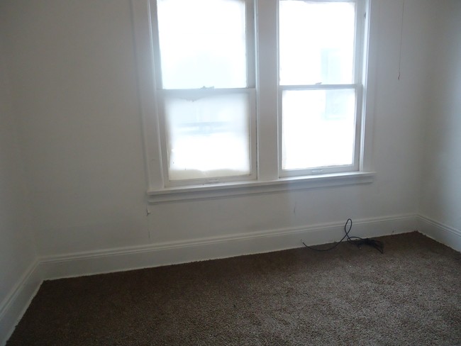 Building Photo - Cash Flow 4 Unit