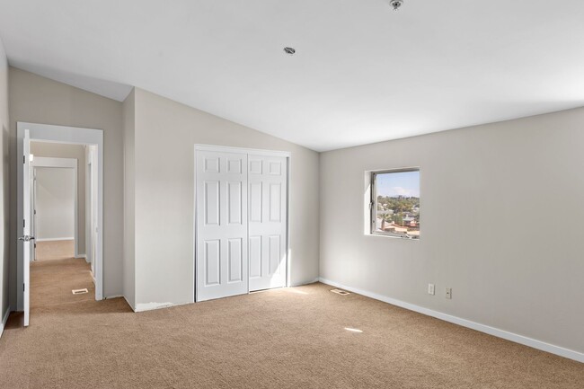 Building Photo - LOFT STYLE-4BED/2.5BATH TEMPE PENTHOUSE CONDO